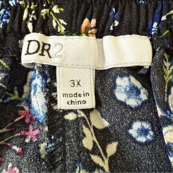 DR2 by Daniel Rainn Plus 3X Ditsy Floral Belted Shorts with Pockets & Stretch - Picture 5 of 9